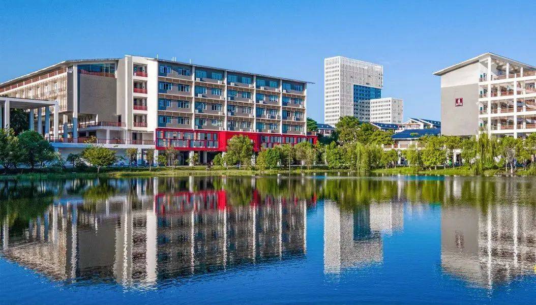 广西广播电视台关注南宁职业技术大学揭牌_建设_柳州_发展